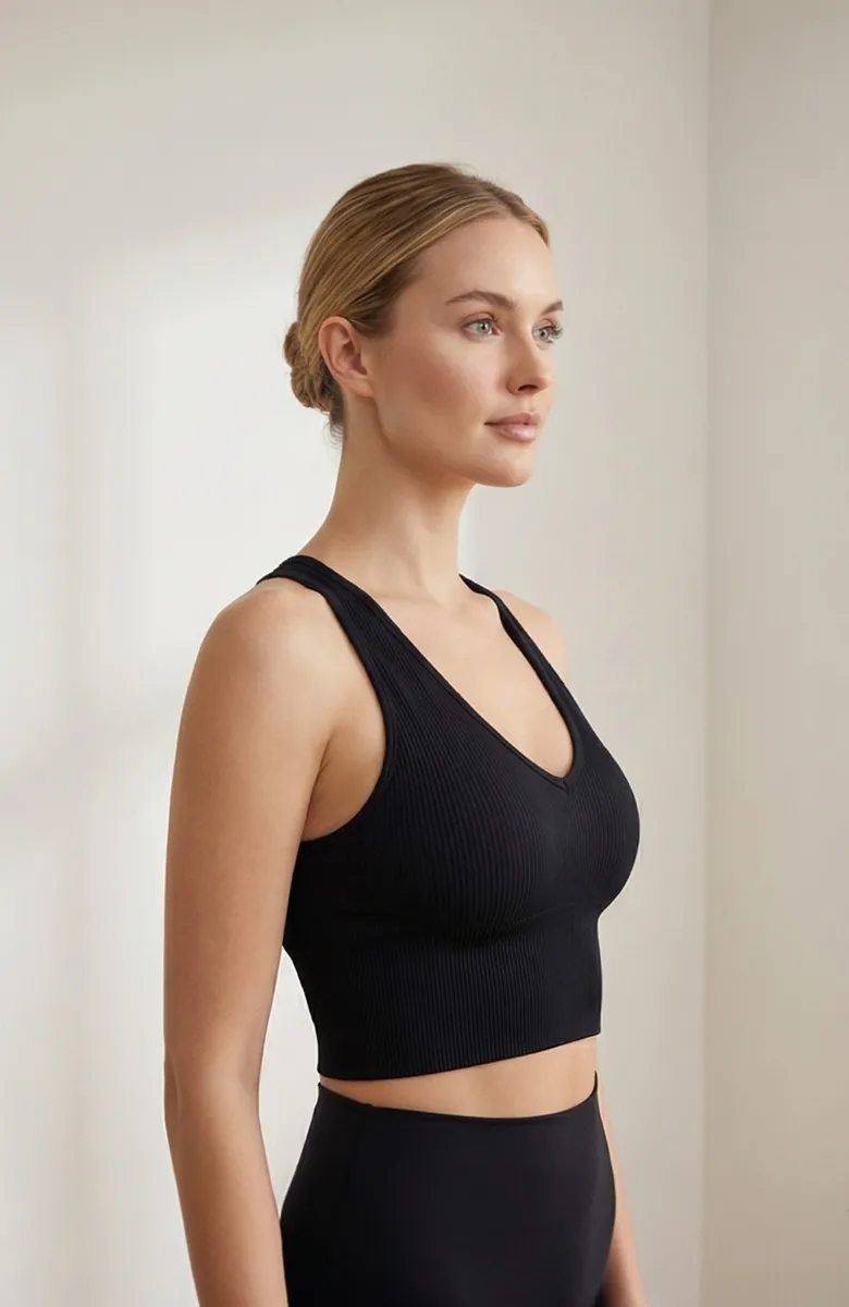 Kadın Siyah Derin Göğüs Dekolteli Şık Crop Top Bluz – Şık, Rahat ve Kolay Kombinlenebilir görseli