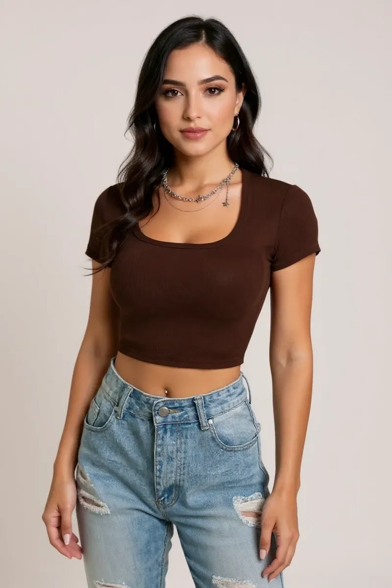 Kadın Kahverengi Yarım Kol Düz Yaka Crop Top Bluz – Şık, Rahat ve Kolay Kombinlenebilir görseli