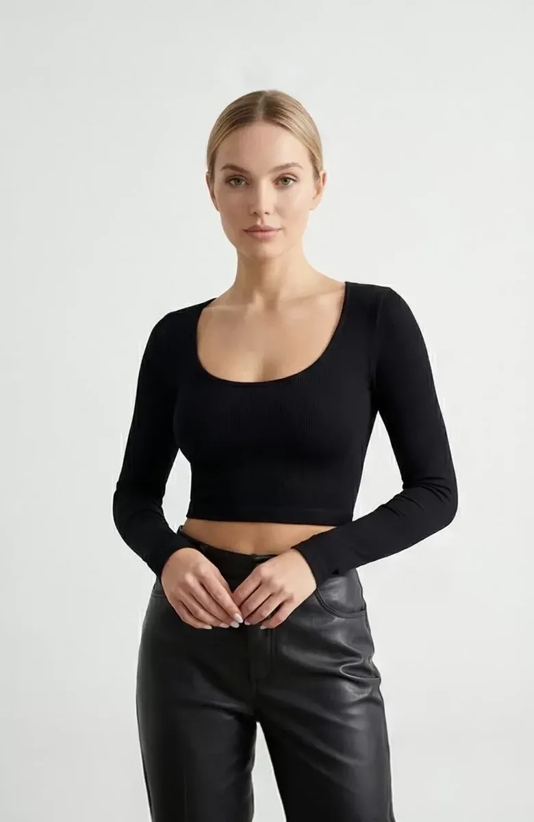 Kadın Siyah Uzun Kol Kare Yaka Crop Top Bluz – Şık, Rahat ve Kolay Kombinlenebilir görseli