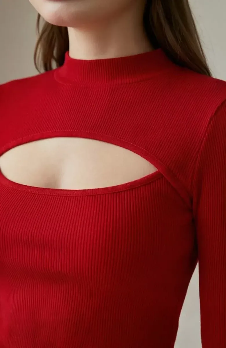 Kadın Kırmızı Göğüs Dekolteli Uzun Kollu Cut Out Crop Top Bluz – Şık, Rahat ve Kolay Kombinlenebilir görseli