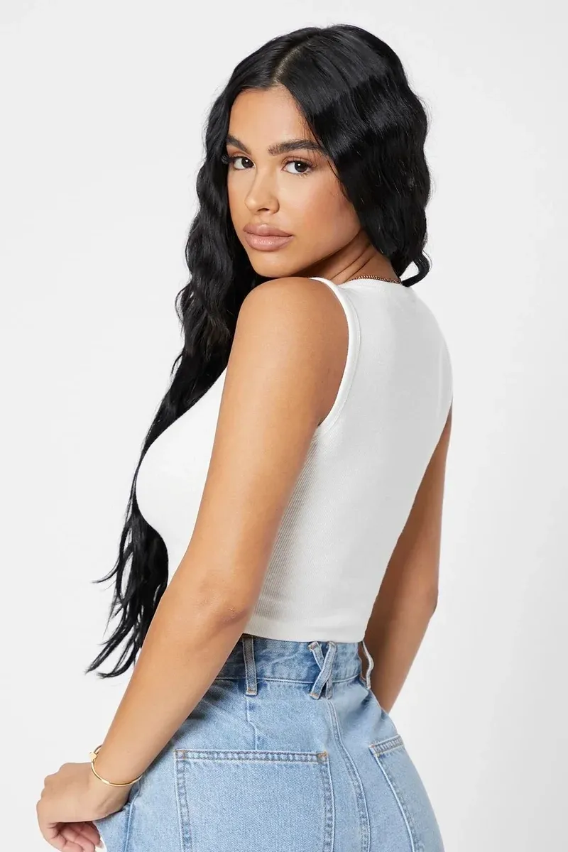 Kadın Beyaz Kare Yaka Crop Top Bluz – Şık, Rahat ve Kolay Kombinlenebilir görseli