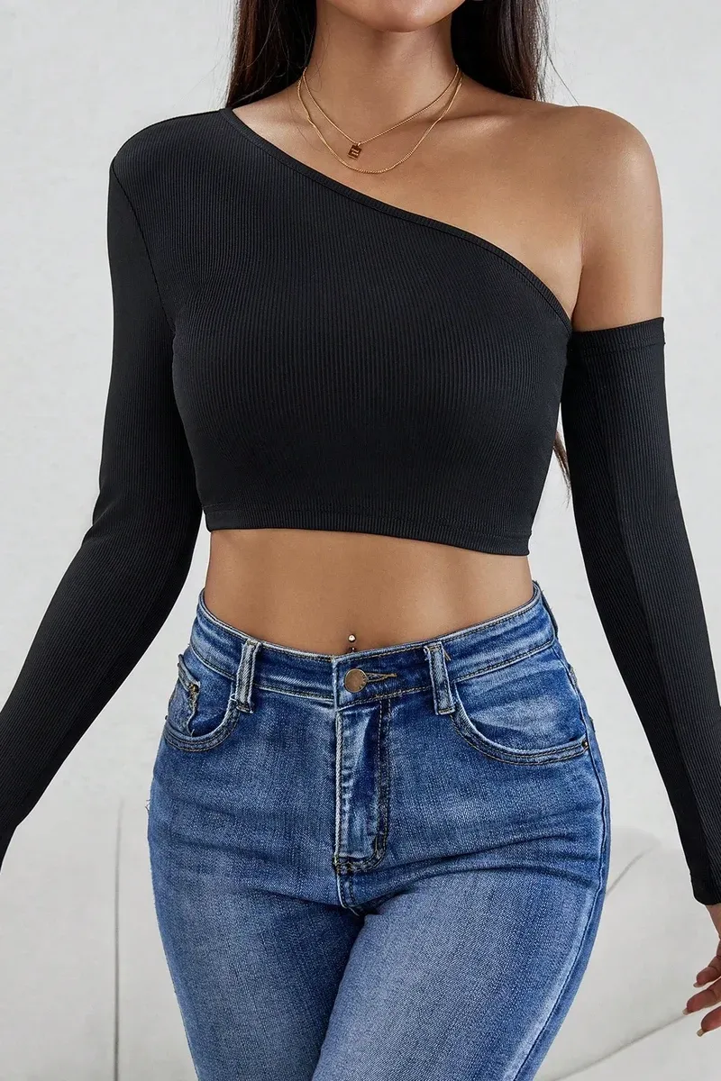 Kadın Siyah Tek Omuz Detaylı Uzun Kol Crop Top Bluz – Şık, Rahat ve Kolay Kombinlenebilir görseli