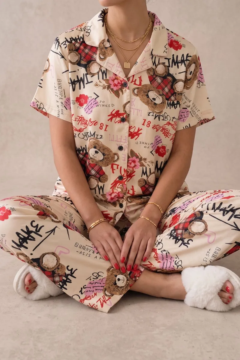Ekru Ayıcık Desenli Kısa Kollu Gömlek Yaka Milan Kumaş Kadın Pijama Takımı görseli