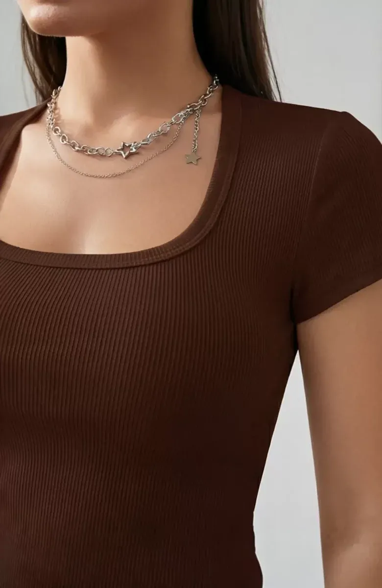 Kadın Kahverengi Yarım Kol Düz Yaka Crop Top Bluz – Şık, Rahat ve Kolay Kombinlenebilir görseli
