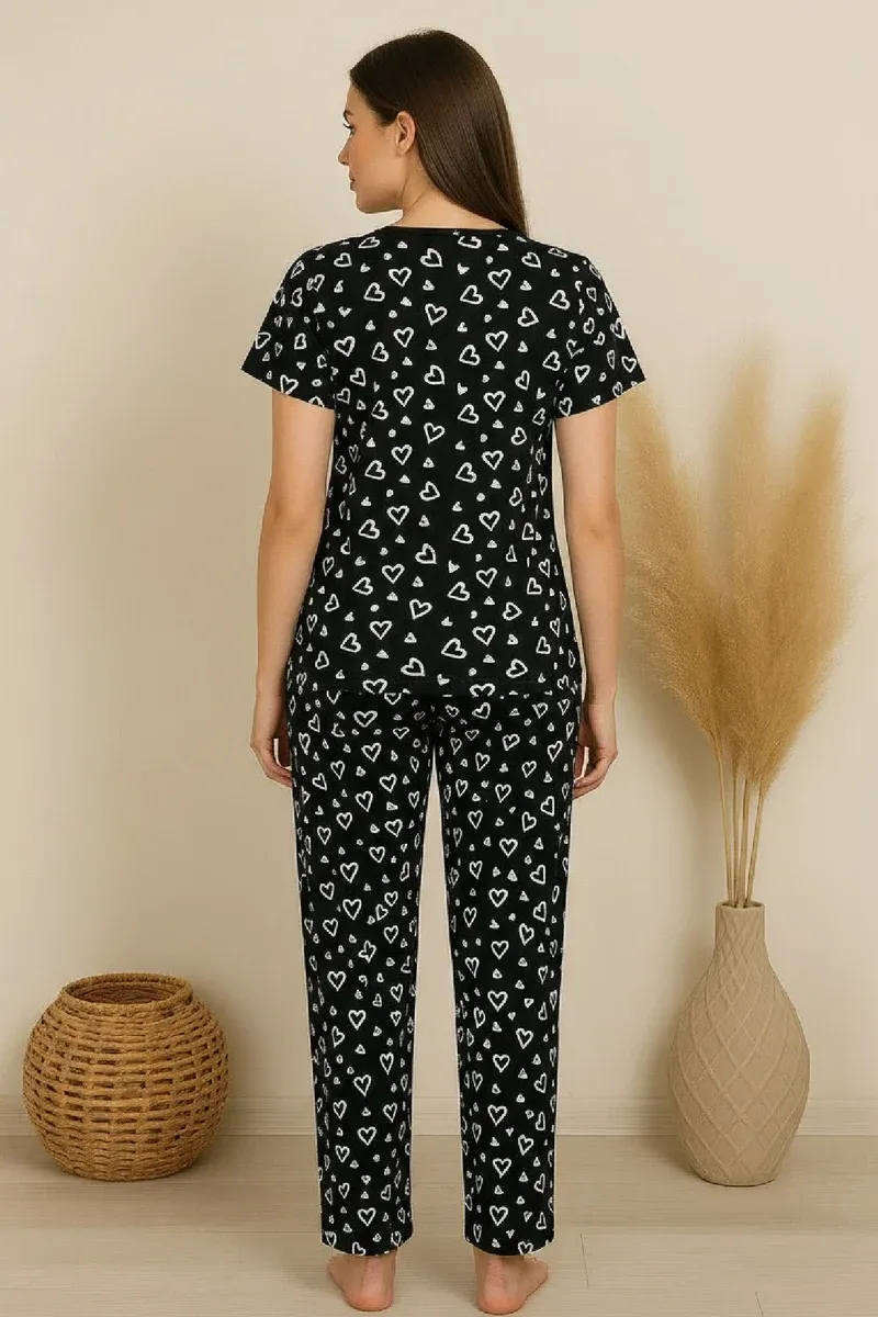 Kadın Siyah Kalp Desenli Fiyonklu Kısa Kollu Uzun Pijama Takımı görseli