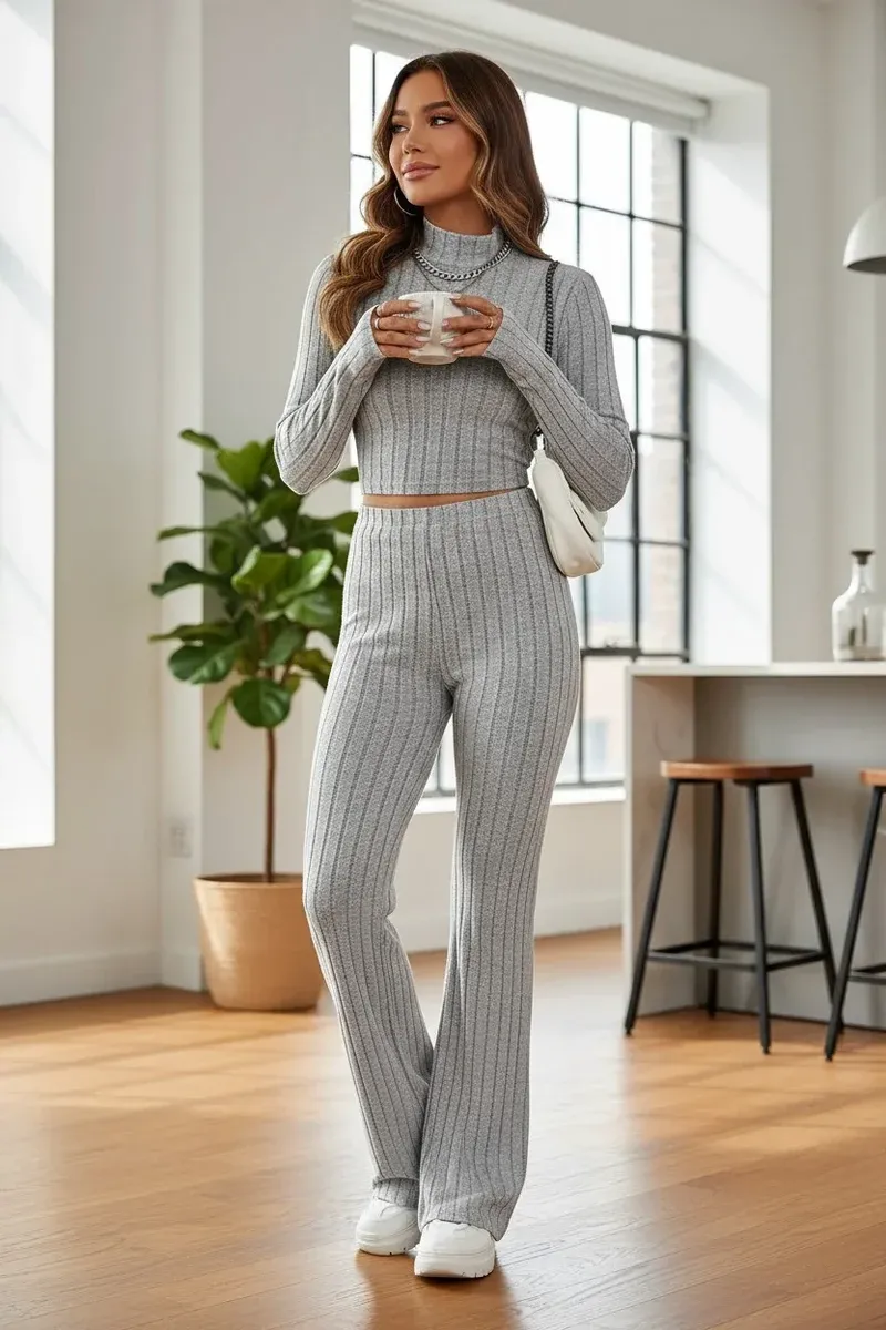Kadın Gri Çizgili Boğazlı Crop Top ve Yüksek Bel Pantolon Takım görseli