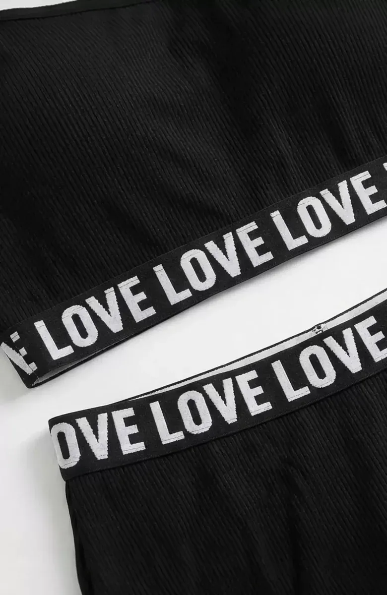 Kadın Siyah Çapraz Sırt Ve Love Yazı Detaylı Iç Çamaşır Takımı – Modern, Konforlu görseli