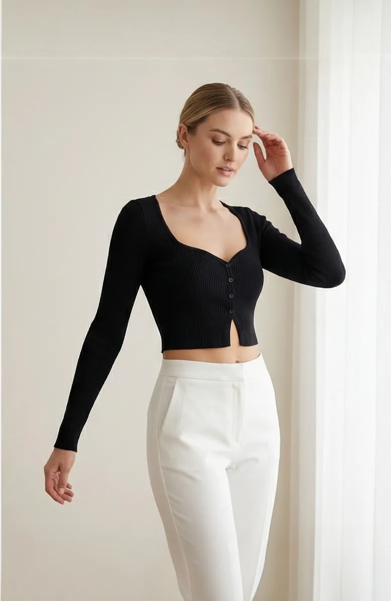 Kadın Siyah Uzun Kollu Düğmeli Göğüs ve Göbek Dekolteli Crop Top Bluz – Şık, Rahat ve Kolay Kombinlenebilir görseli