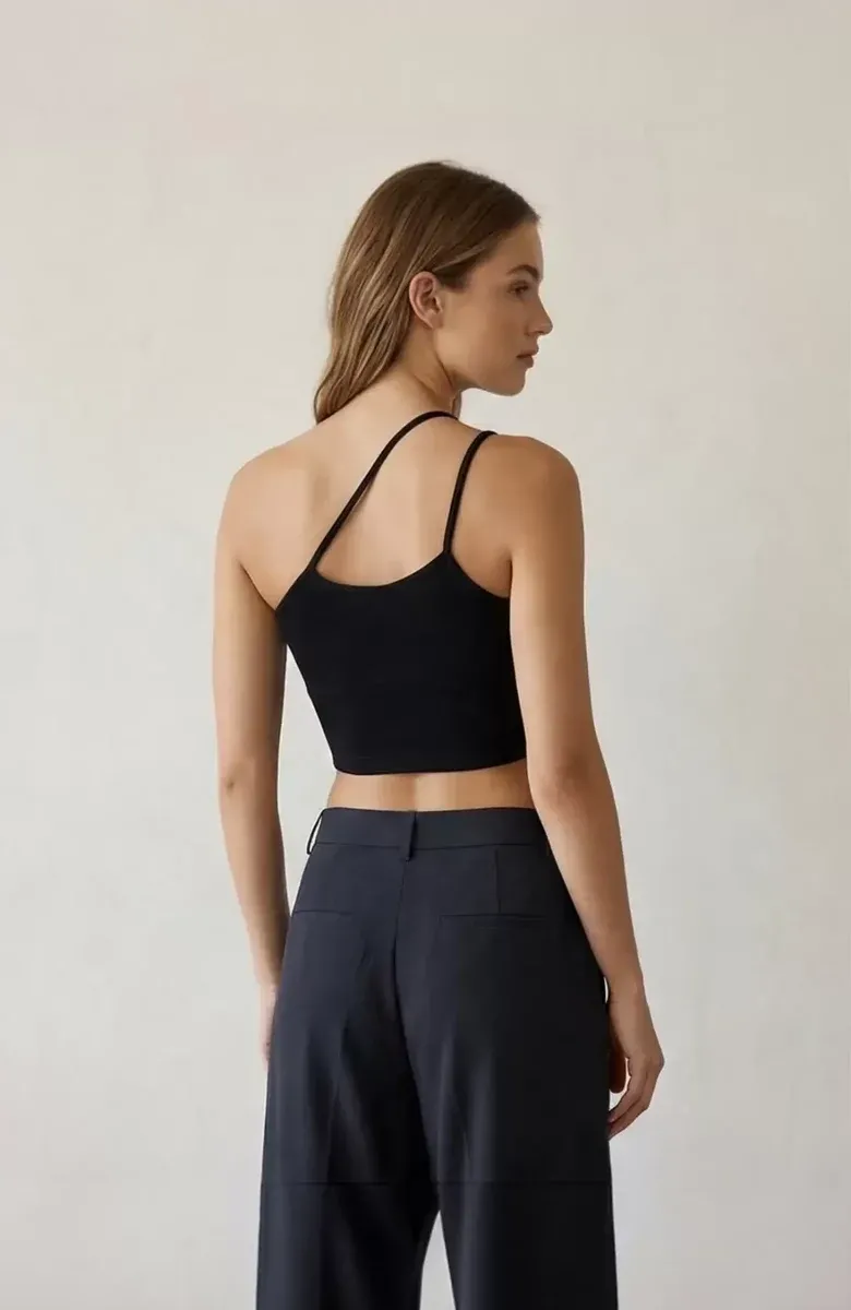 Kadın Siyah Tek Omuzlu Çapraz Askılı Crop Top Büstiyer – Modern ve Şık Tasarım görseli