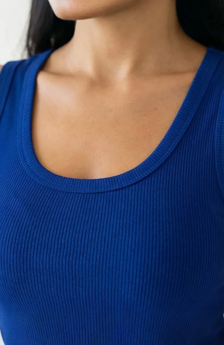 Kadın Lacivert Kare Yaka Crop Top Bluz – Şık, Rahat ve Kolay Kombinlenebilir görseli