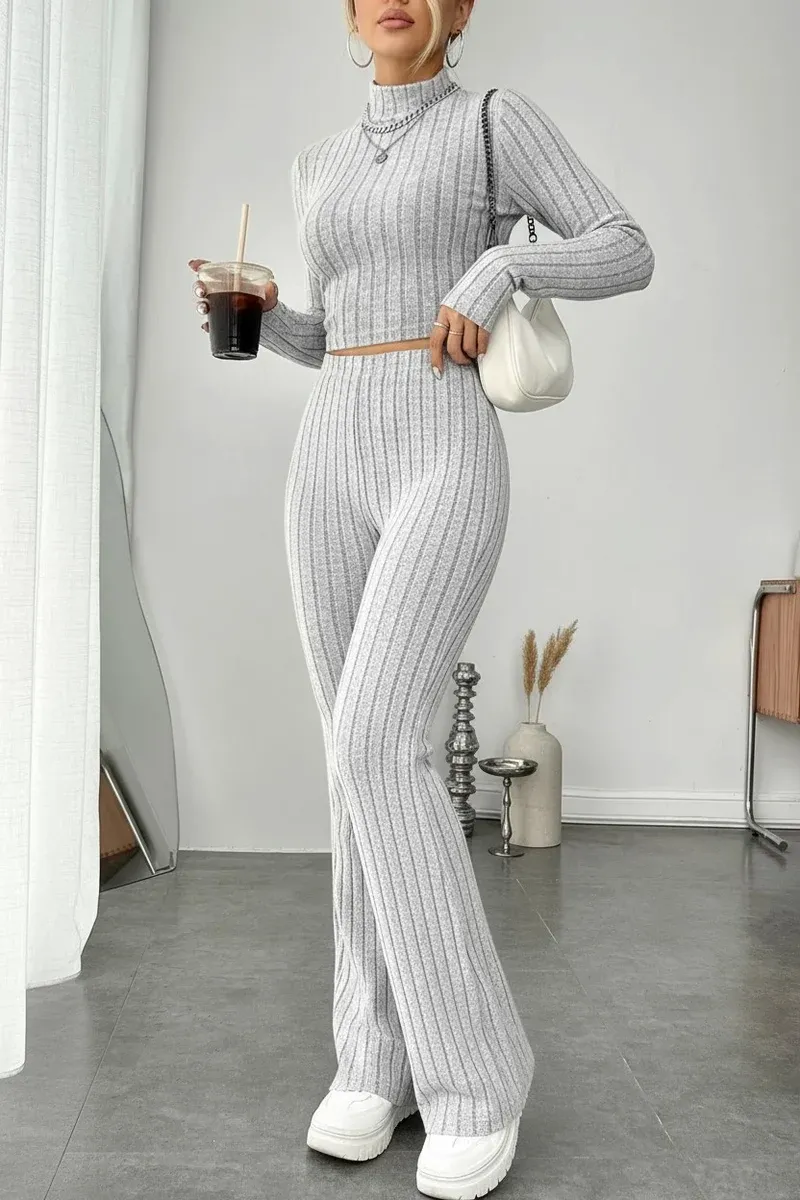 Kadın Gri Çizgili Boğazlı Crop Top ve Yüksek Bel Pantolon Takım