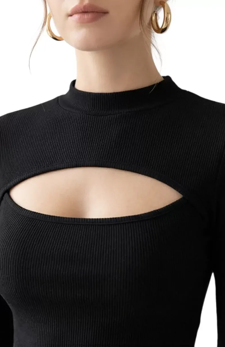 Kadın Siyah Göğüs Dekolteli Uzun Kollu Cut Out Crop Top Bluz – Şık, Rahat ve Kolay Kombinlenebilir görseli