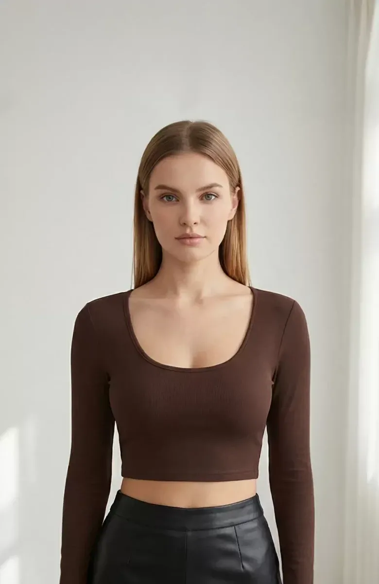 Kadın Kahverengi Uzun Kol Kare Yaka Crop Top Bluz – Şık, Rahat ve Kolay Kombinlenebilir görseli