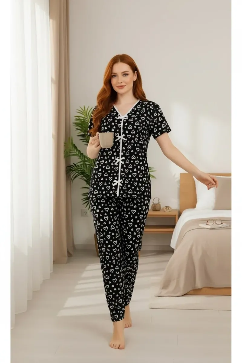 Kadın Siyah Kalp Desenli Fiyonklu Kısa Kollu Uzun Pijama Takımı görseli