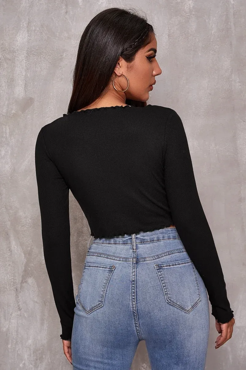Kadın Siyah Uzun Kollu Büzdürme Bağcık Detaylı Crop Top Bluz – Şık, Rahat ve Kolay Kombinlenebilir görseli