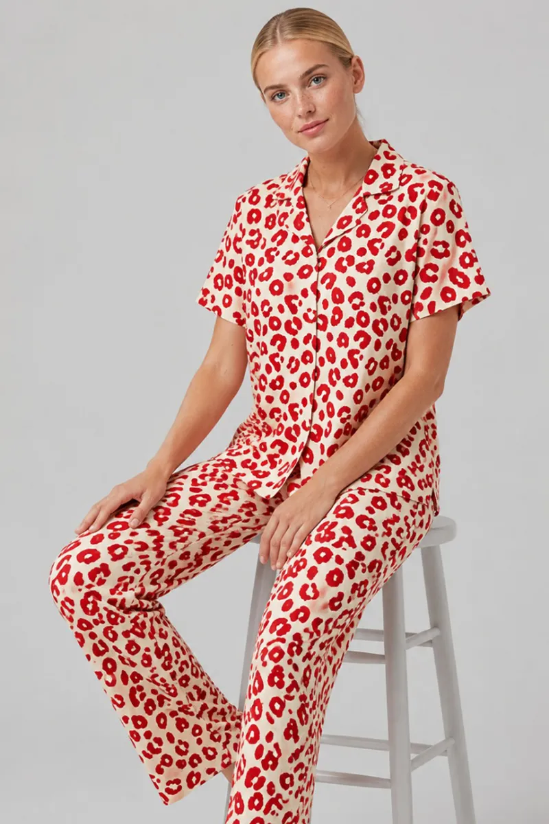 Kırmızı Leopar Desenli Bürümcük Kumaş Pijama Takımı 4644-Beyaz görseli