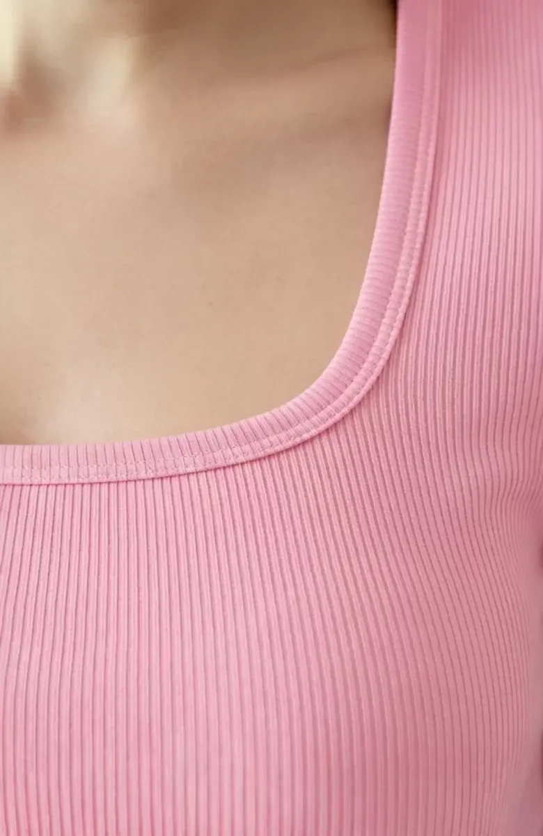 Kadın Pembe Yarım Kol Düz Yaka Crop Top Bluz – Şık, Rahat ve Kolay Kombinlenebilir görseli