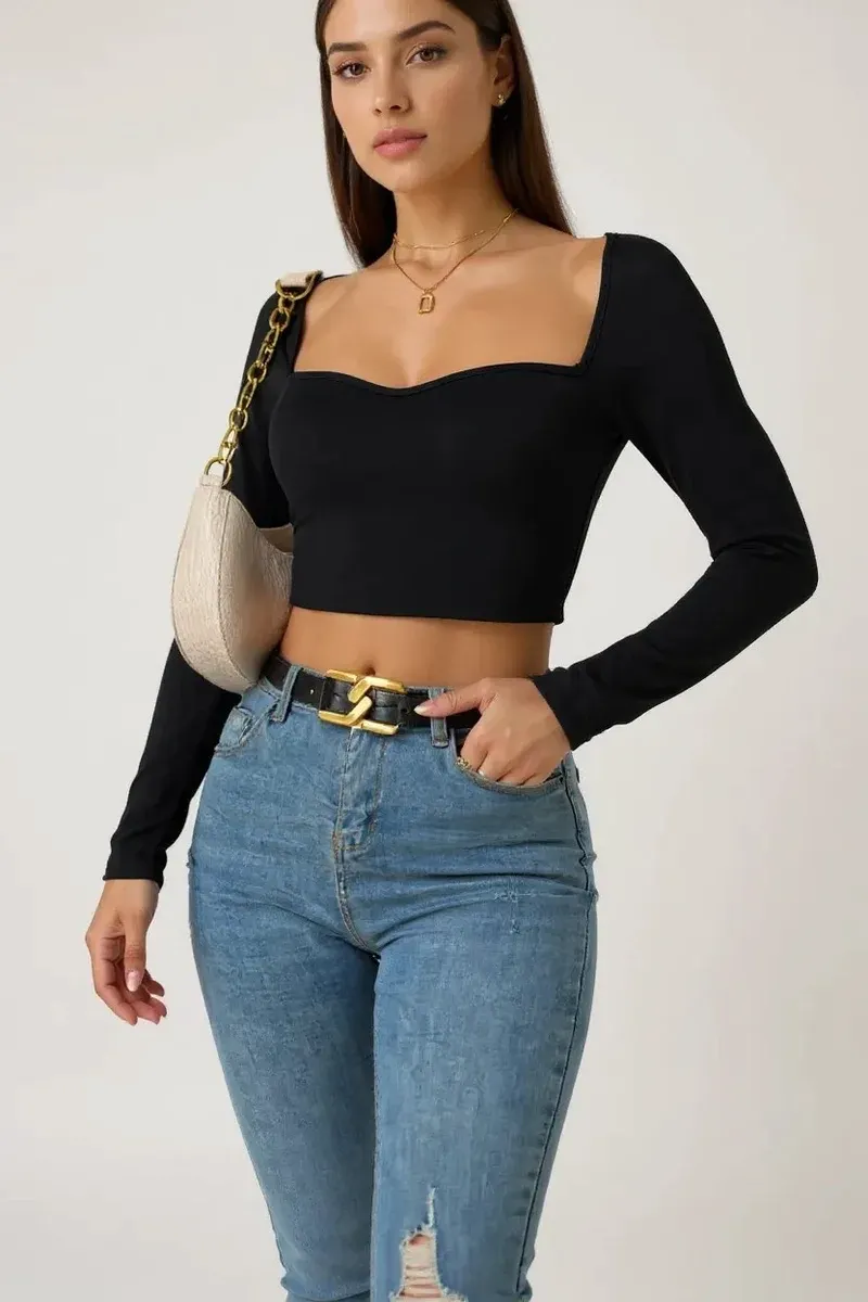 Kadın Siyah Uzun Kol Göğüs Dekolteli Şık Crop Top Bluz – Şık, Rahat ve Kolay Kombinlenebilir görseli