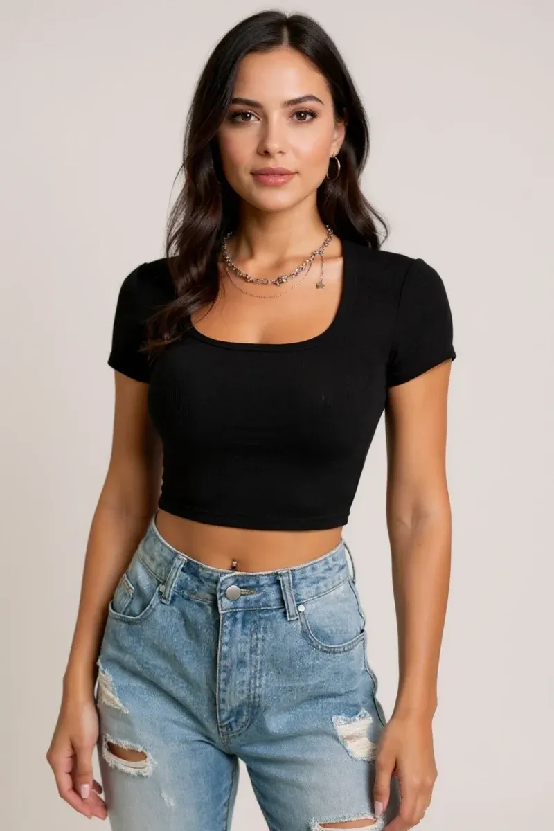 Kadın Siyah Yarım Kol Düz Yaka Crop Top Bluz – Şık, Rahat ve Kolay Kombinlenebilir görseli
