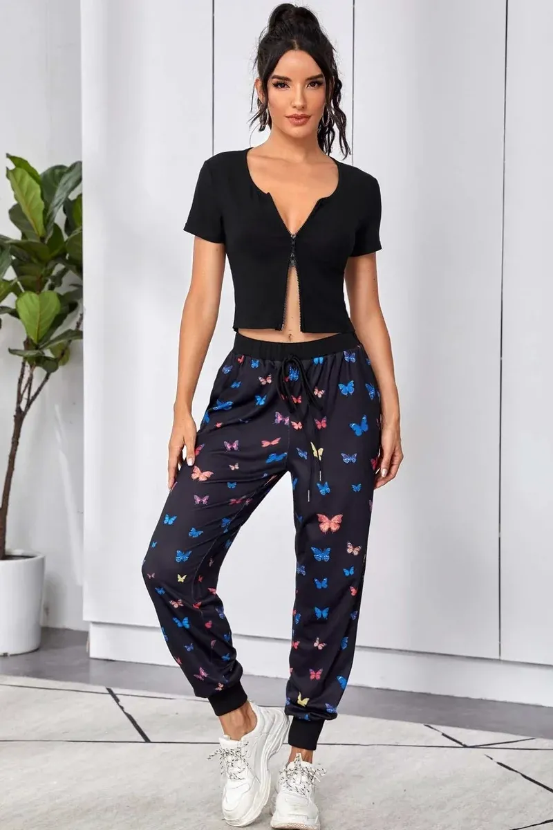 Kadın Siyah Çift Fermuarlı Yarım Kol Crop Top Bluz – Şık, Rahat ve Kolay Kombinlenebilir görseli
