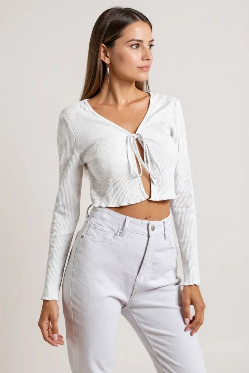 Kadın Beyaz Uzun Kollu Önden Bağlama Detaylı Crop Top Bluz – Şık, Rahat ve Kolay Kombinlenebilir görseli