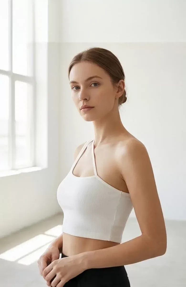 Kadın Beyaz Tek Omuzlu Çapraz Askılı Crop Top Büstiyer görseli