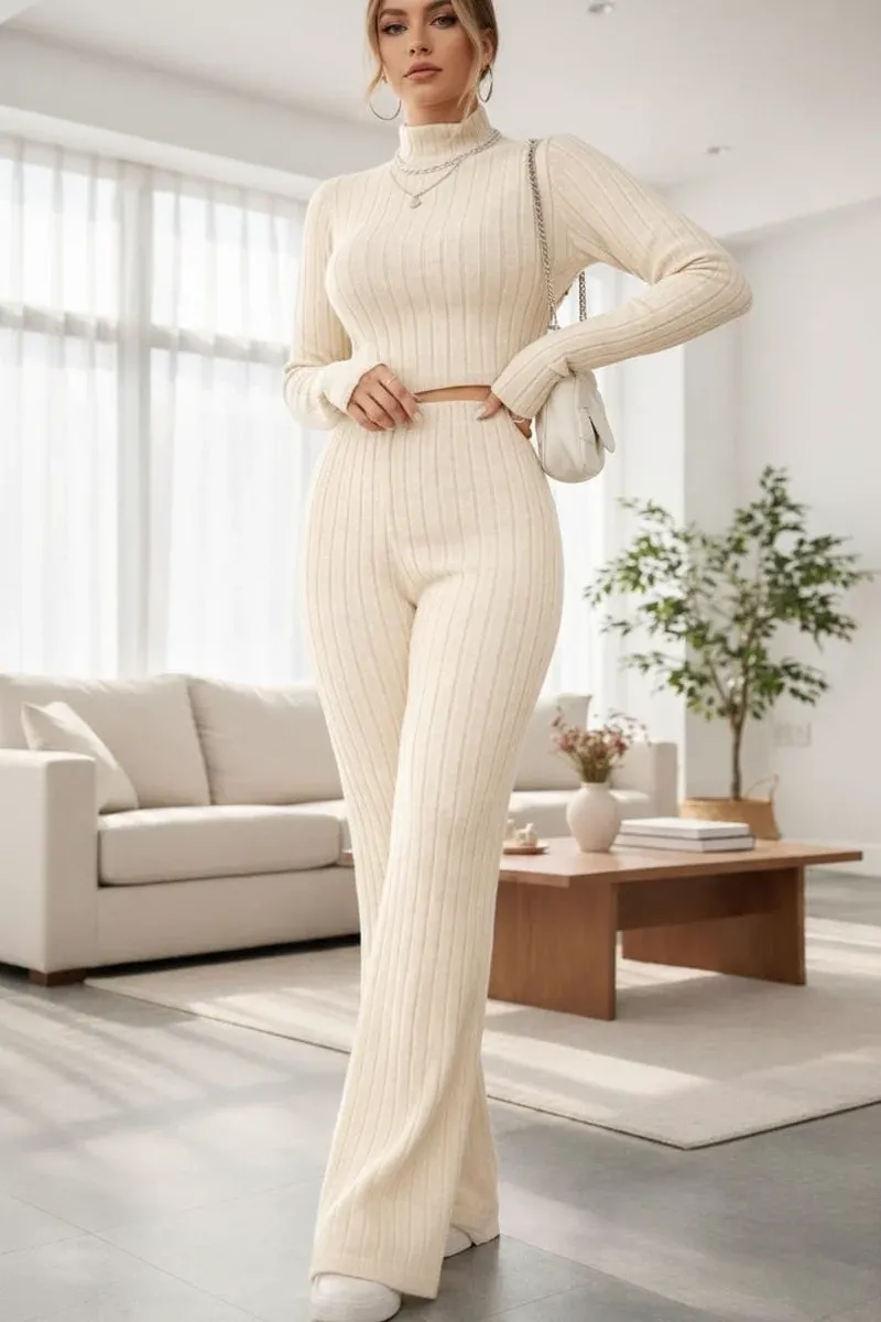 Kadın Ekru Çizgili Boğazlı Crop Top ve Yüksek Bel Eşofman Takımı Spor Şık Kombin