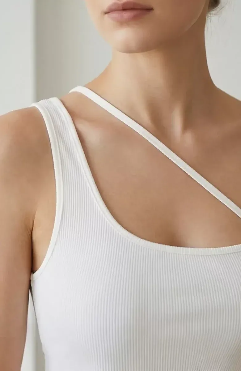 Kadın Beyaz Tek Omuzlu Çapraz Askılı Crop Top Büstiyer görseli