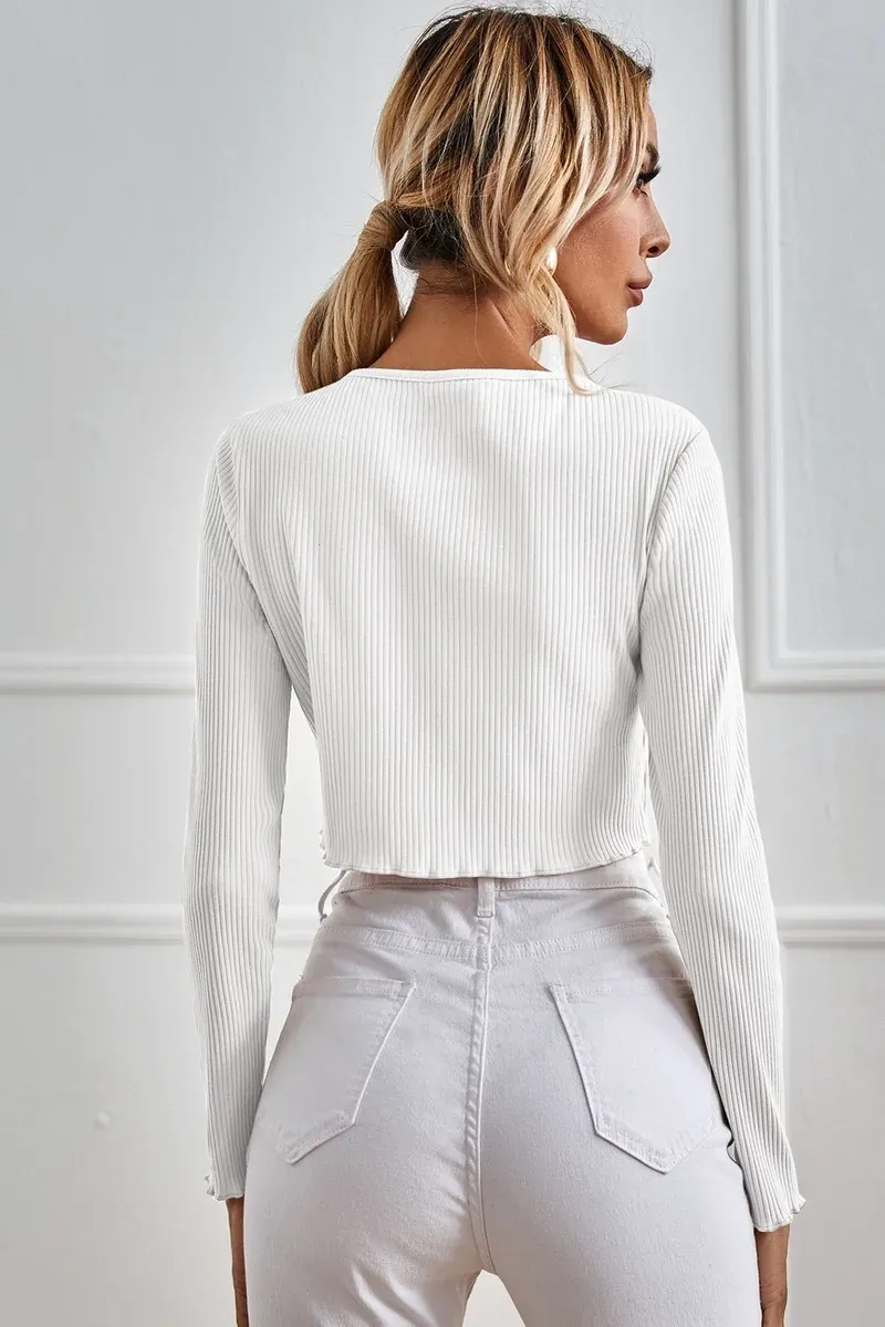 Kadın Beyaz Uzun Kollu Önden Bağlama Detaylı Crop Top Bluz – Şık, Rahat ve Kolay Kombinlenebilir görseli
