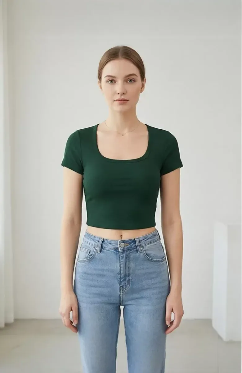 Kadın Yeşil Yarım Kol Düz Yaka Crop Top Bluz – Şık, Rahat ve Kolay Kombinlenebilir görseli